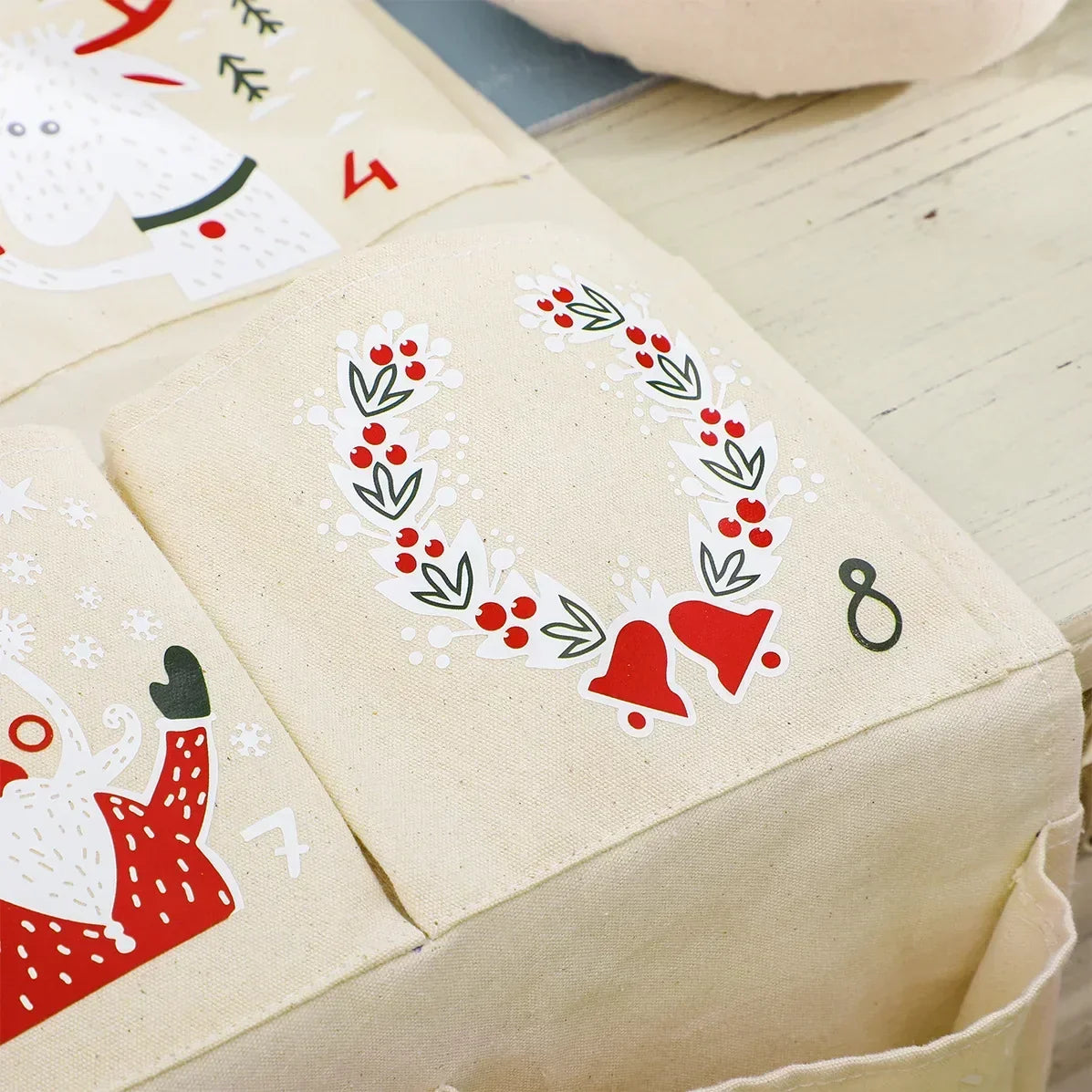 Adventskalender mit 24 Taschen aus Segeltuch für Kinder – Mehrfarbige Weihnachtsdekoration zum Aufhängen