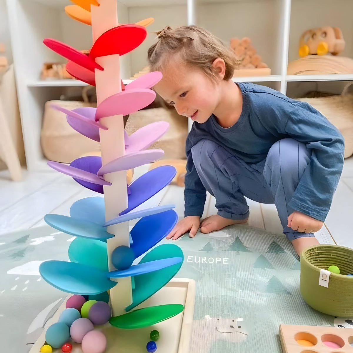 Bunte Kugelbahn aus Holz – Pädagogisches Spielzeug