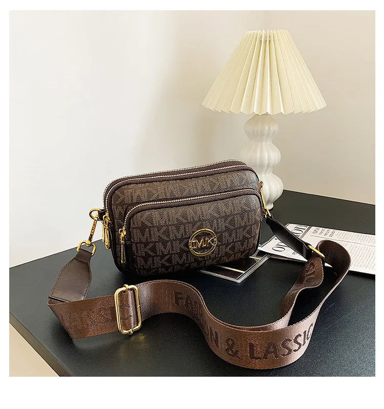 Damen-Schultertasche mit Monogramm und Kettendetail