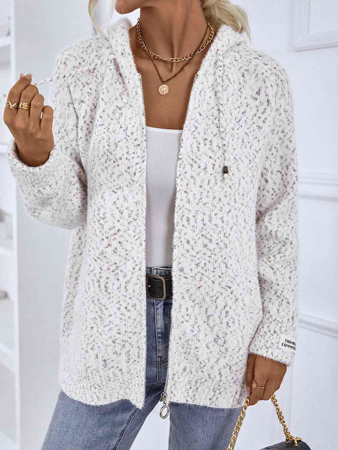 Damen-Strickjacke mit Kapuze und Vordertaschen