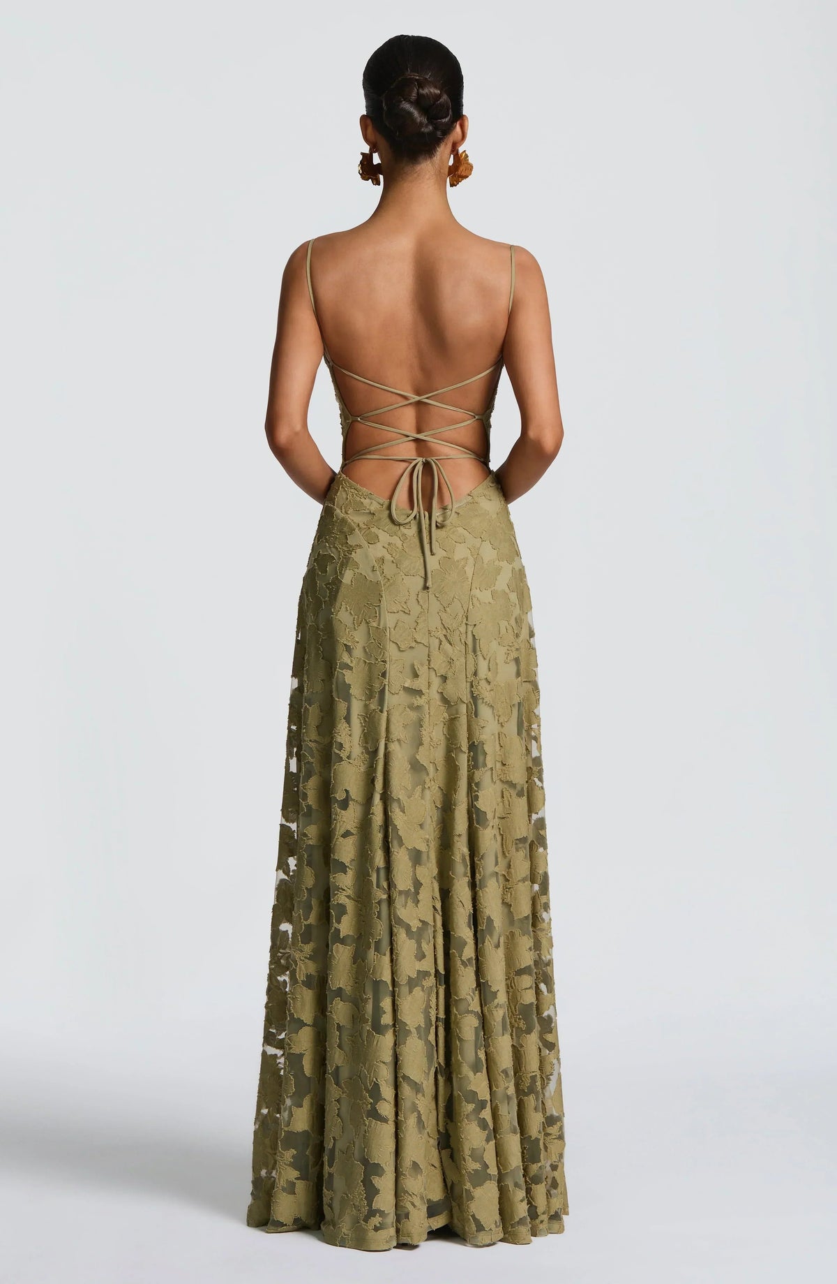 Elegantes rückenfreies Spitze-Maxikleid