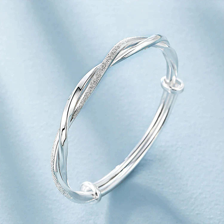 Elegantes und zeitloses geflochtenes Silberarmband für Damen