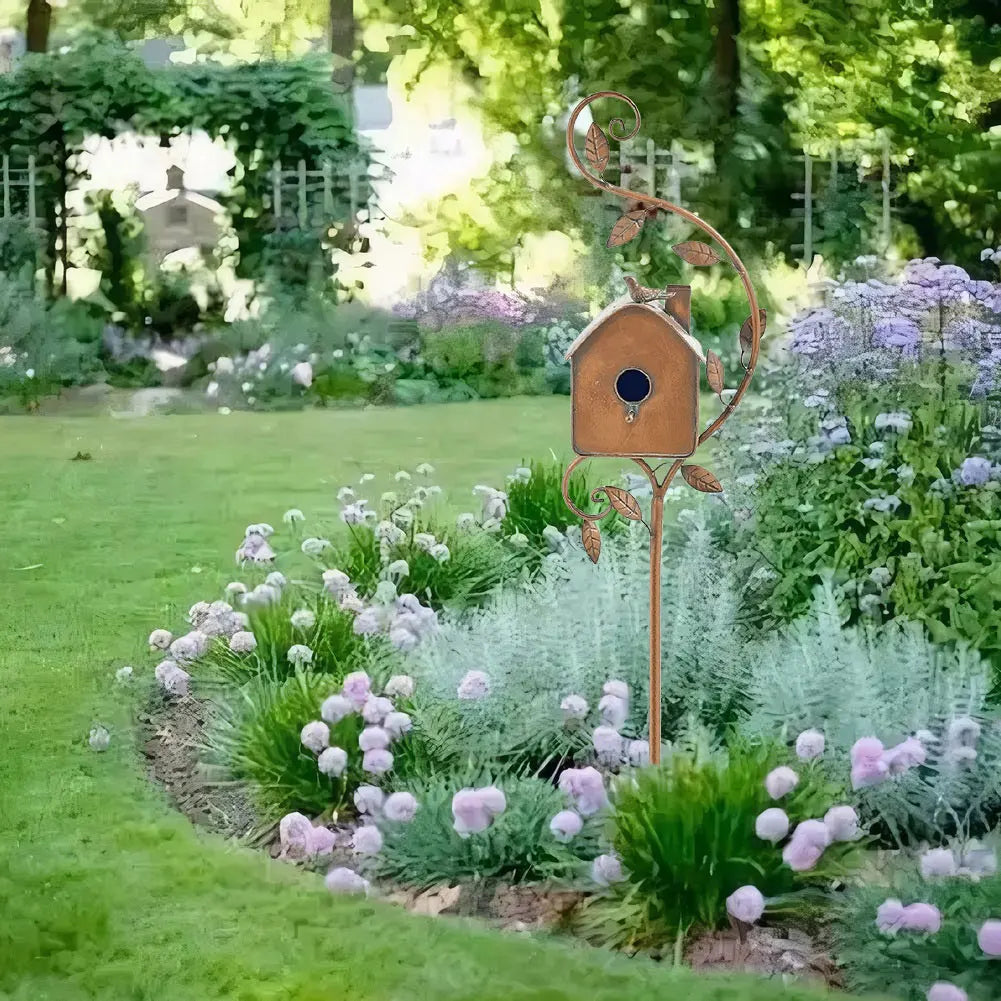 Elegantes Vogelhaus am Stab für Garten und Terrasse