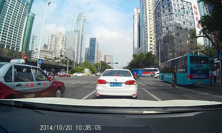 Full HD 1080P Dashcam + 16GB Karte