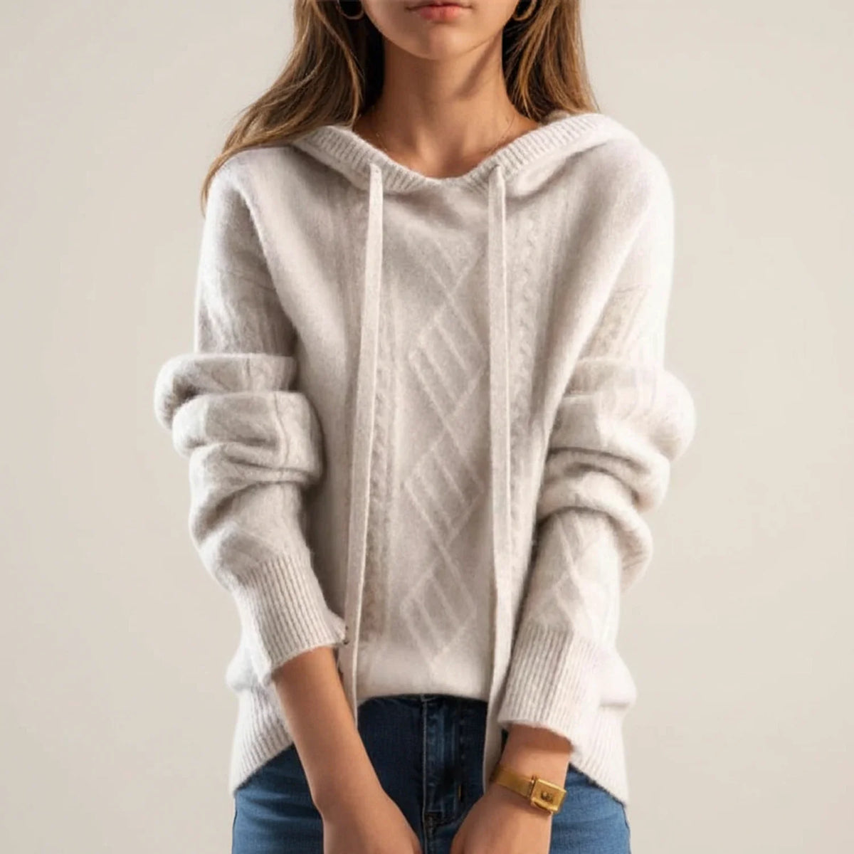 Gemütlicher Damen-Strickpullover mit Kapuze und Zopfmuster