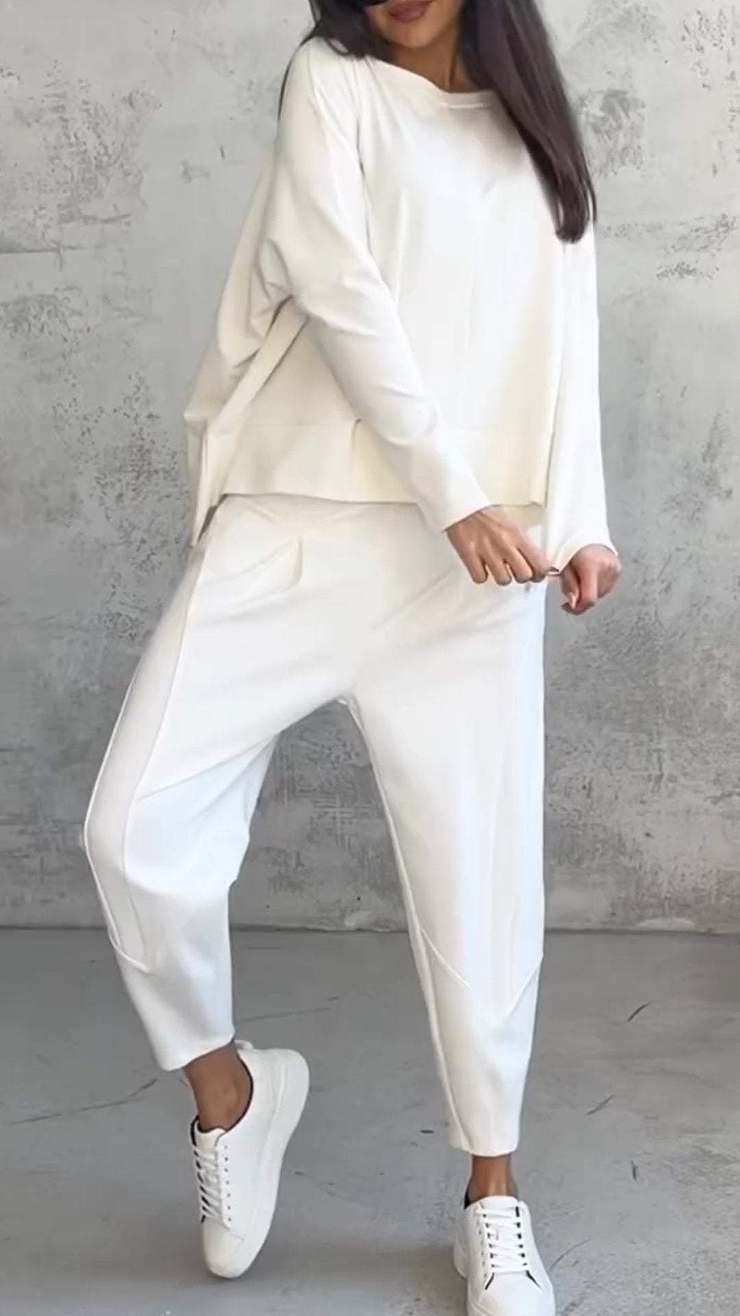 Lässiges Damen-Sommer-Set mit lockerem Pullover und zulaufender Hose
