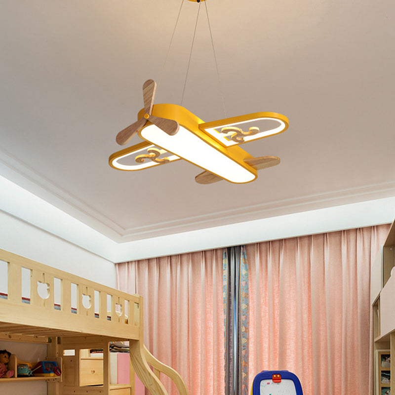 LED-Deckenleuchte fürs Kinderzimmer im Flugzeug-Design