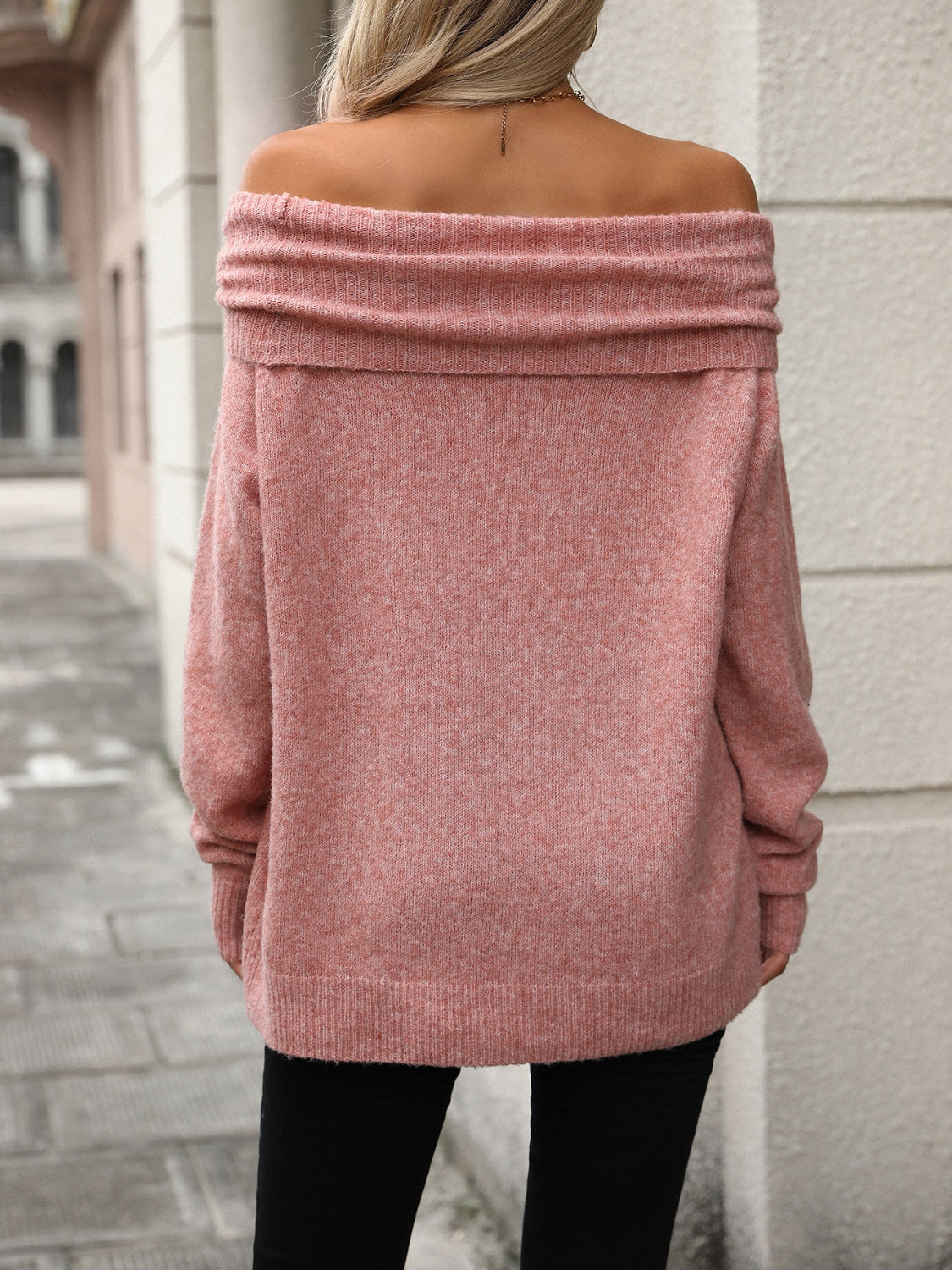 Locker geschnittener Damen-Strickpullover mit Wasserfallausschnitt
