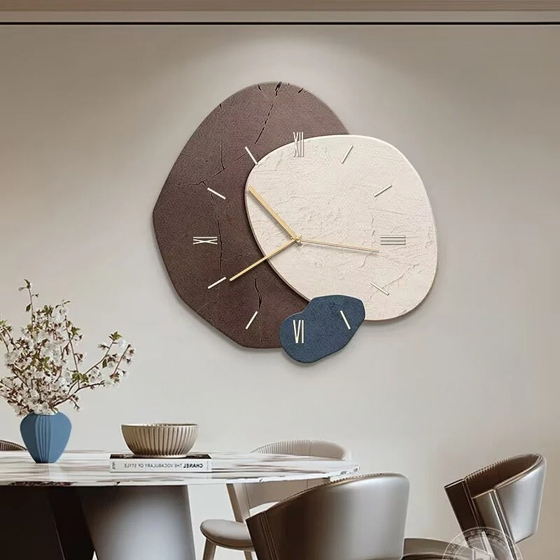 Moderne Wanduhr mit einzigartigem Design