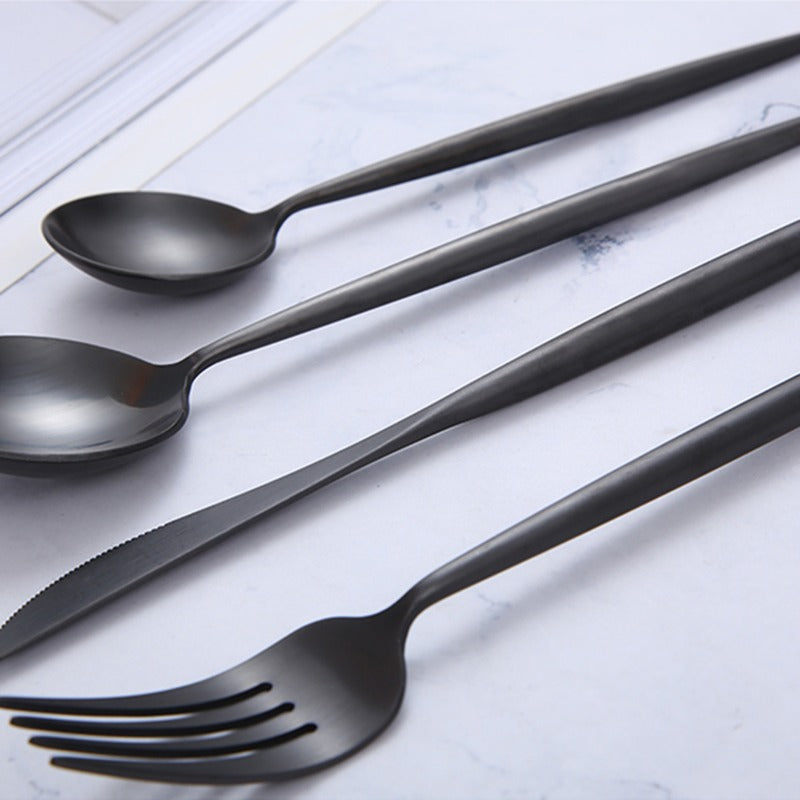 Modernes minimalistisches Besteckset aus 18/10-Edelstahl mit Titanbeschichtung