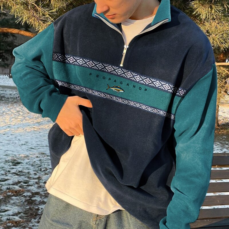 Modischer Pullover mit hohem Kragen und halbem Reißverschluss