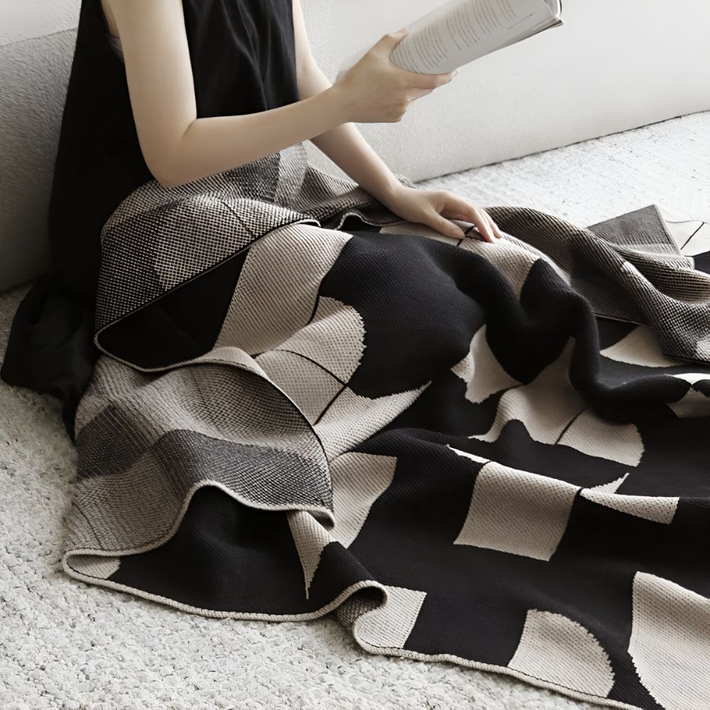 Monochrome geometrische Wohndecke