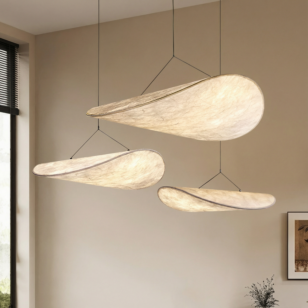 Pendelleuchte im Japandi-Stil mit schlichtem, minimalistischem Design für moderne Räume