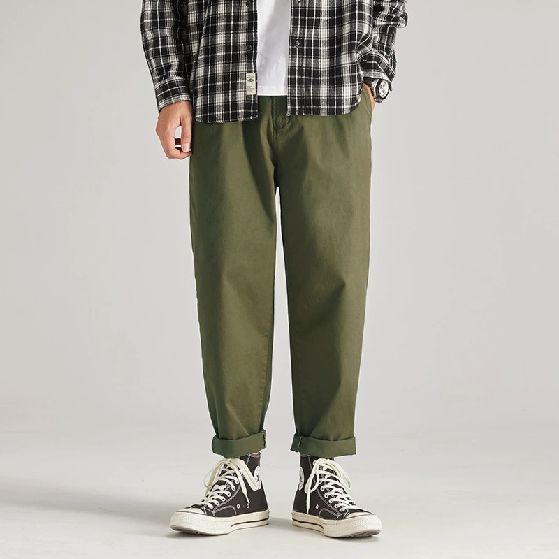 Plissierte, verkürzte Karottenhose für Herren