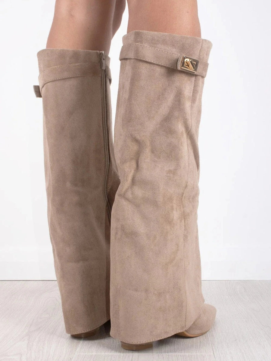 Schwarze kniehohe Damenstiefel mit goldenen Details