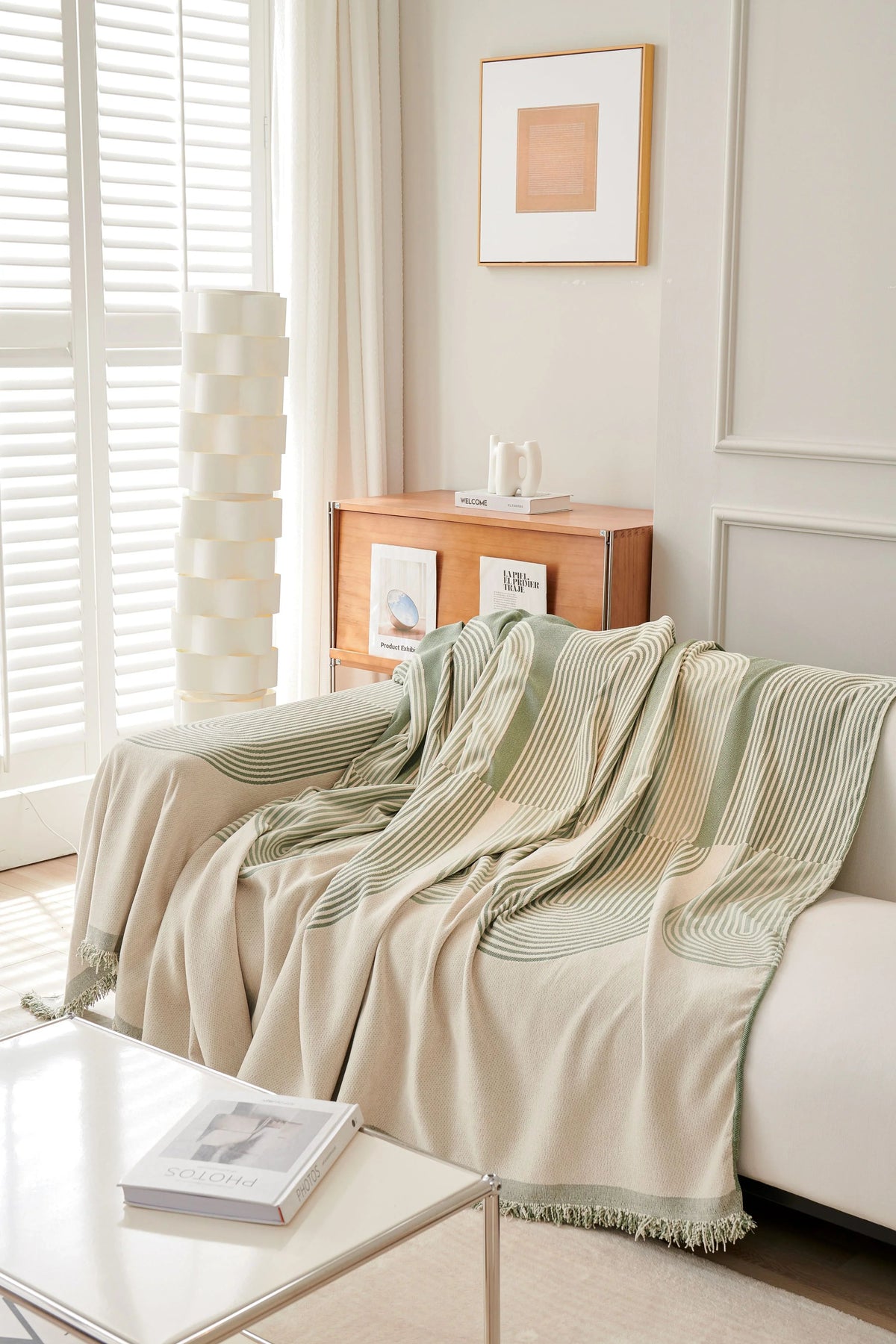 Sofaüberwurf mit geometrischem Muster und Fransen