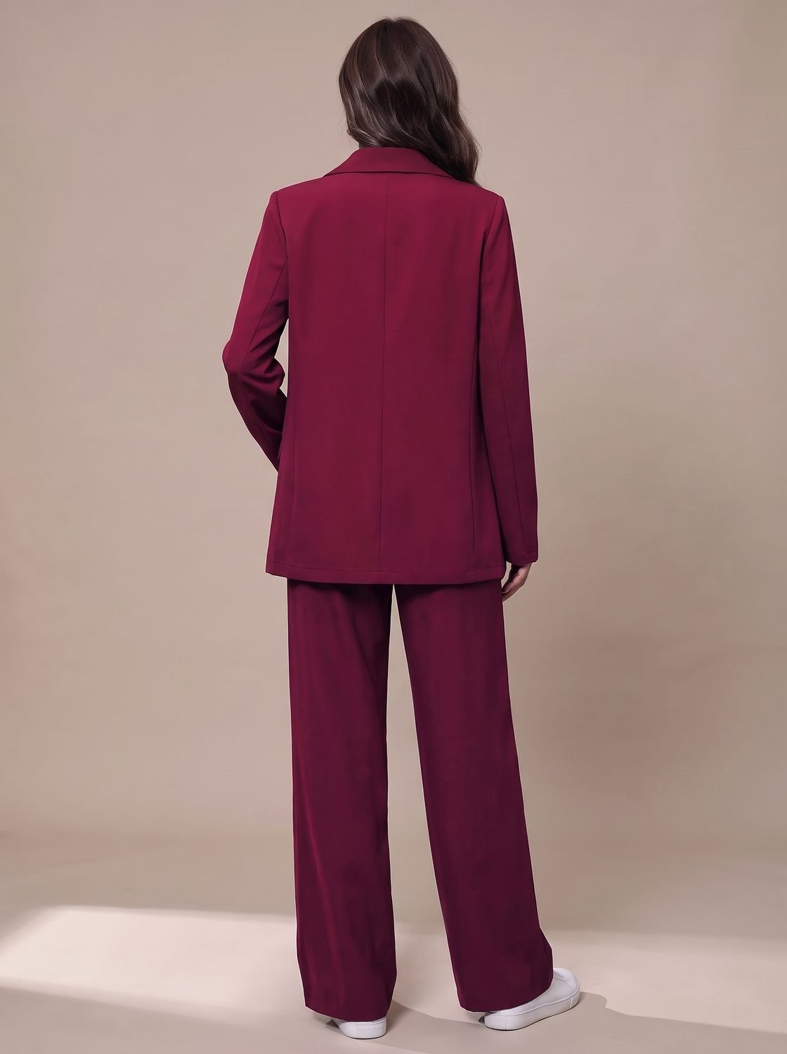 Taillierter Damen-Hosenanzug mit zweireihigem Blazer und weitem Bein
