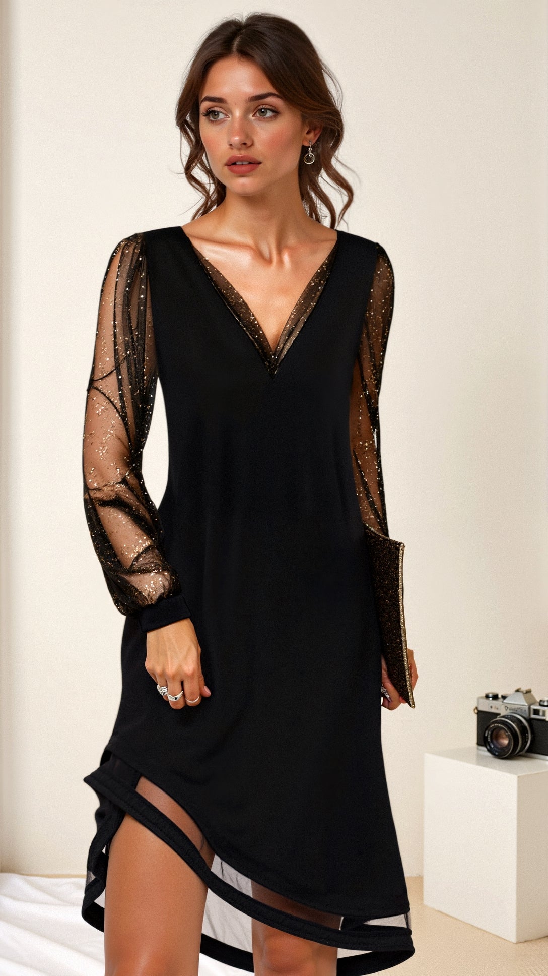 Abendkleid mit Mesh-Ärmeln und asymmetrischem Saum