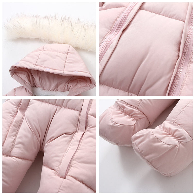 Baby-Winteroverall mit integrierten Handschuhen