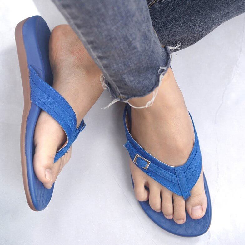 Bequeme orthopädische Sandalen für den Sommer