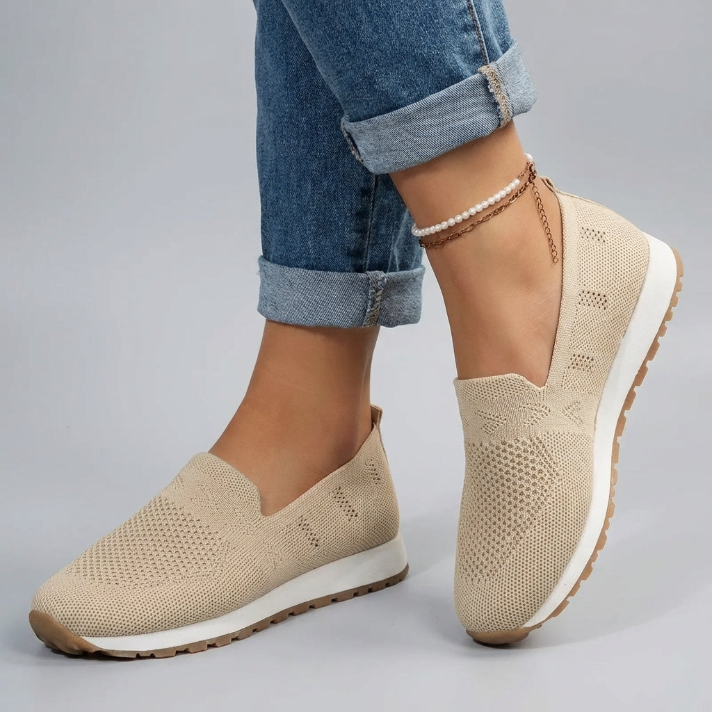 Bequeme Strick-Slip-On-Sneaker mit Fußgewölbeunterstützung