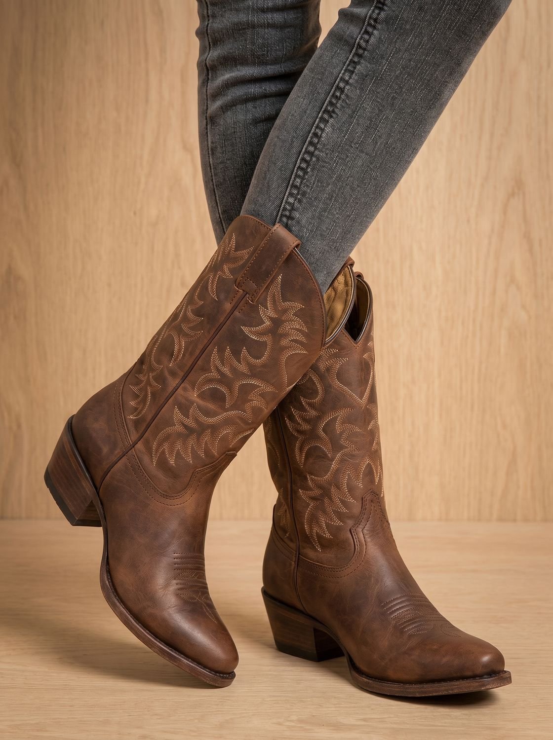 Bestickte halbhohe Damen-Cowboystiefel mit Blockabsatz