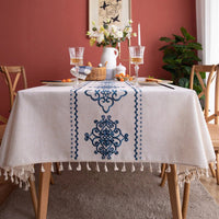 Bestickte Tischdecke