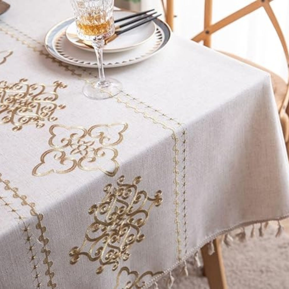 Bestickte Tischdecke