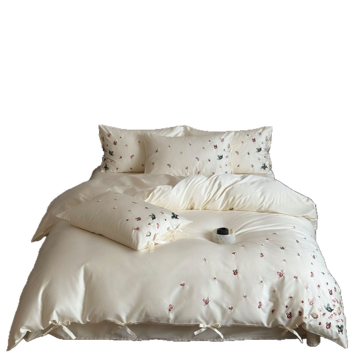 Bettwäsche-Set aus Baumwollsatin mit fein bestickten Schmetterlingen und Satinbändern