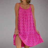 Blumiges Trägerkleid für den Sommer