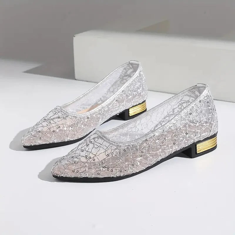 Brautschuhe für Damen aus Spitze mit spitzer Zehenpartie und flachem Absatz