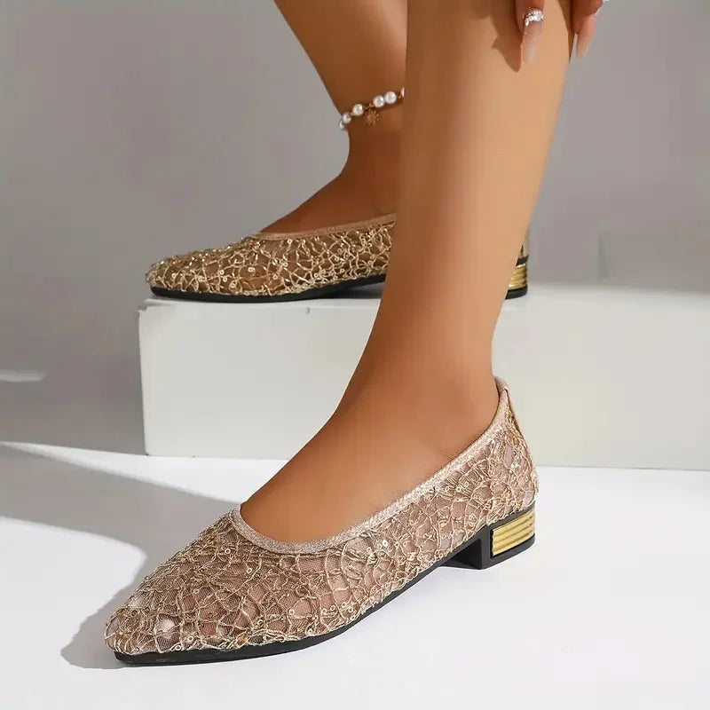 Brautschuhe für Damen aus Spitze mit spitzer Zehenpartie und flachem Absatz