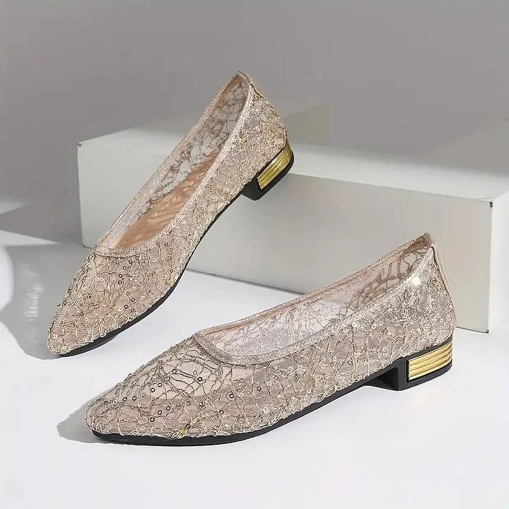 Brautschuhe für Damen aus Spitze mit spitzer Zehenpartie und flachem Absatz