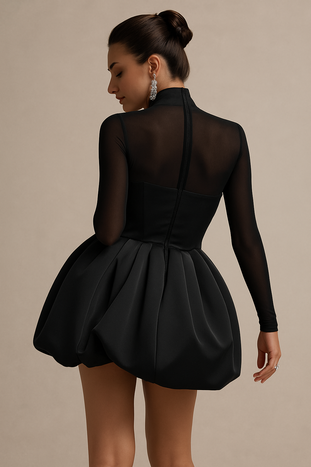 Damen-Abend-Minikleid mit langen Ärmeln