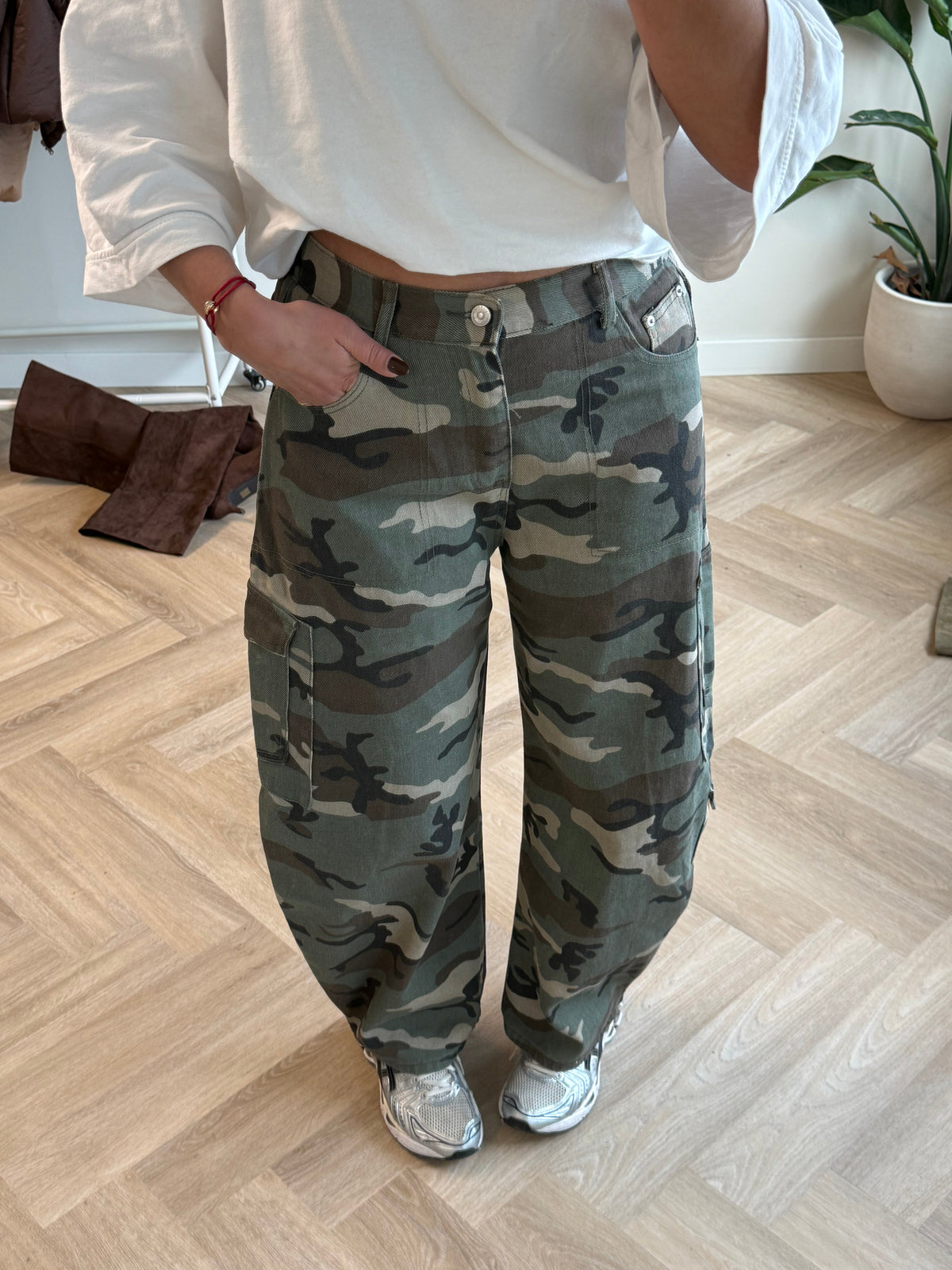 Damen-Cargojeans mit Camouflage-Muster, Stretchbund und Regular Fit – lässige Cargohose für den Alltag