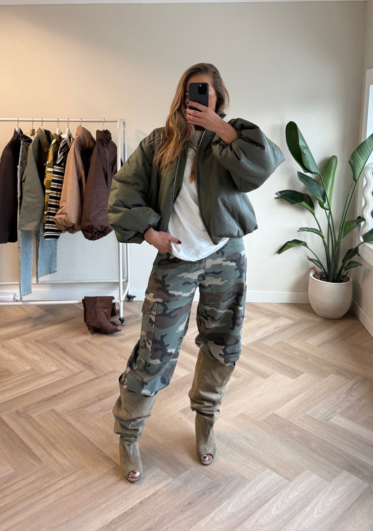Damen-Cargojeans mit Camouflage-Muster, Stretchbund und Regular Fit – lässige Cargohose für den Alltag