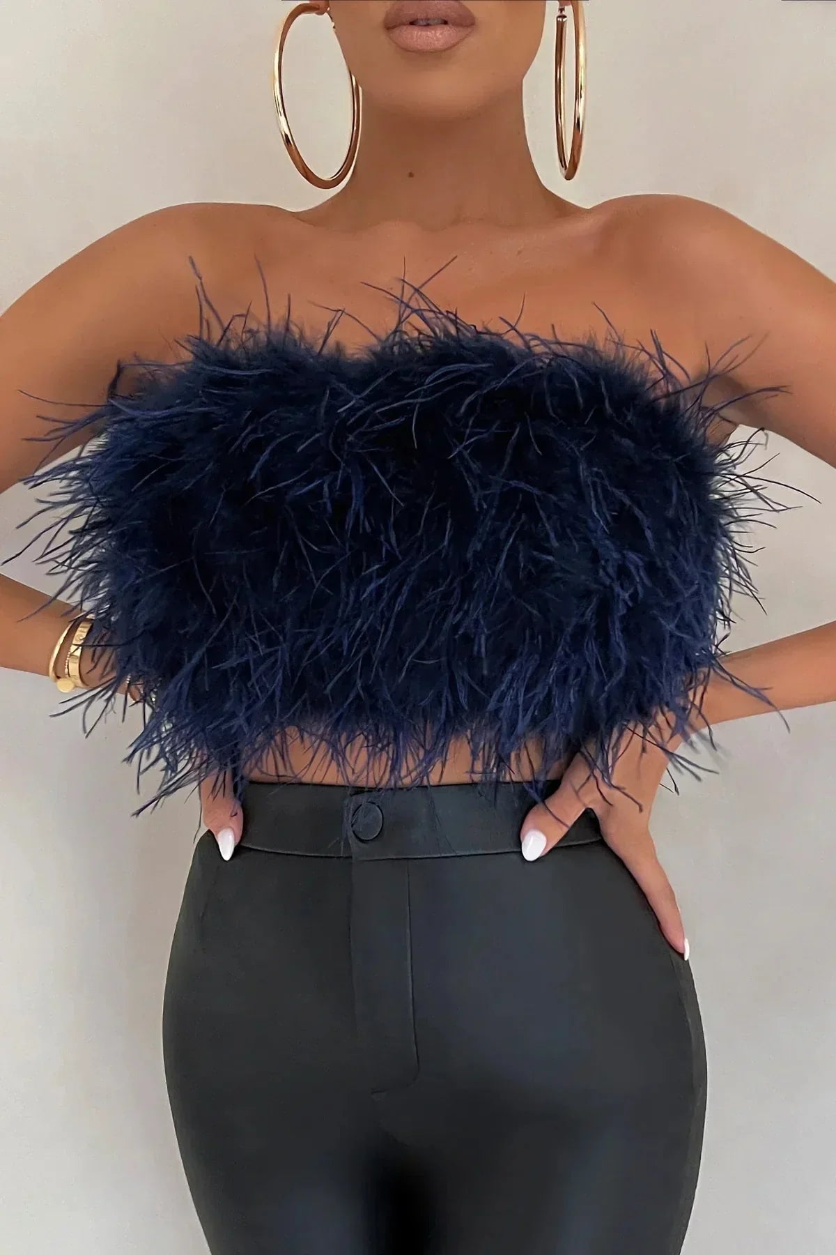 Damen-Crop-Top mit Federdetail – Elegant und trendy für Partys