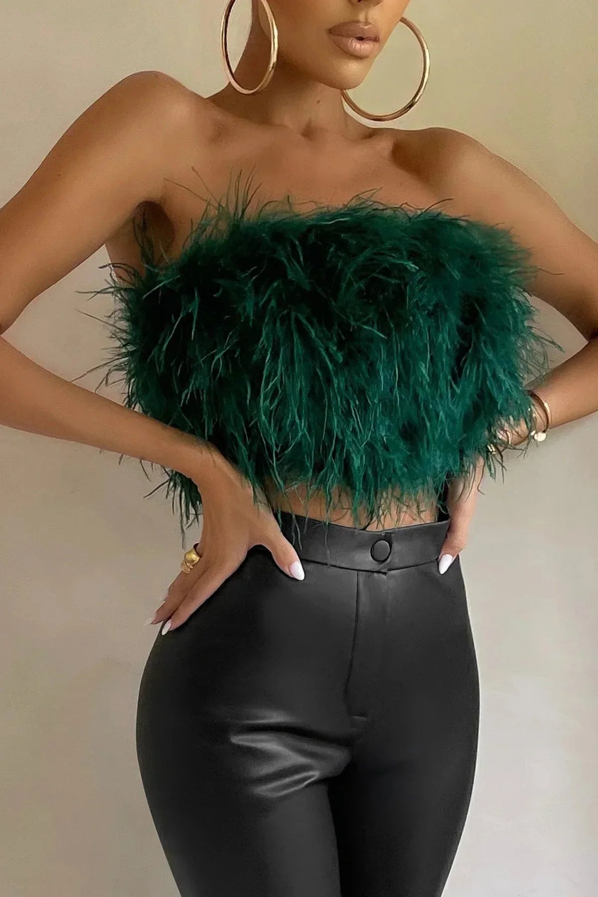 Damen-Crop-Top mit Federdetail – Elegant und trendy für Partys