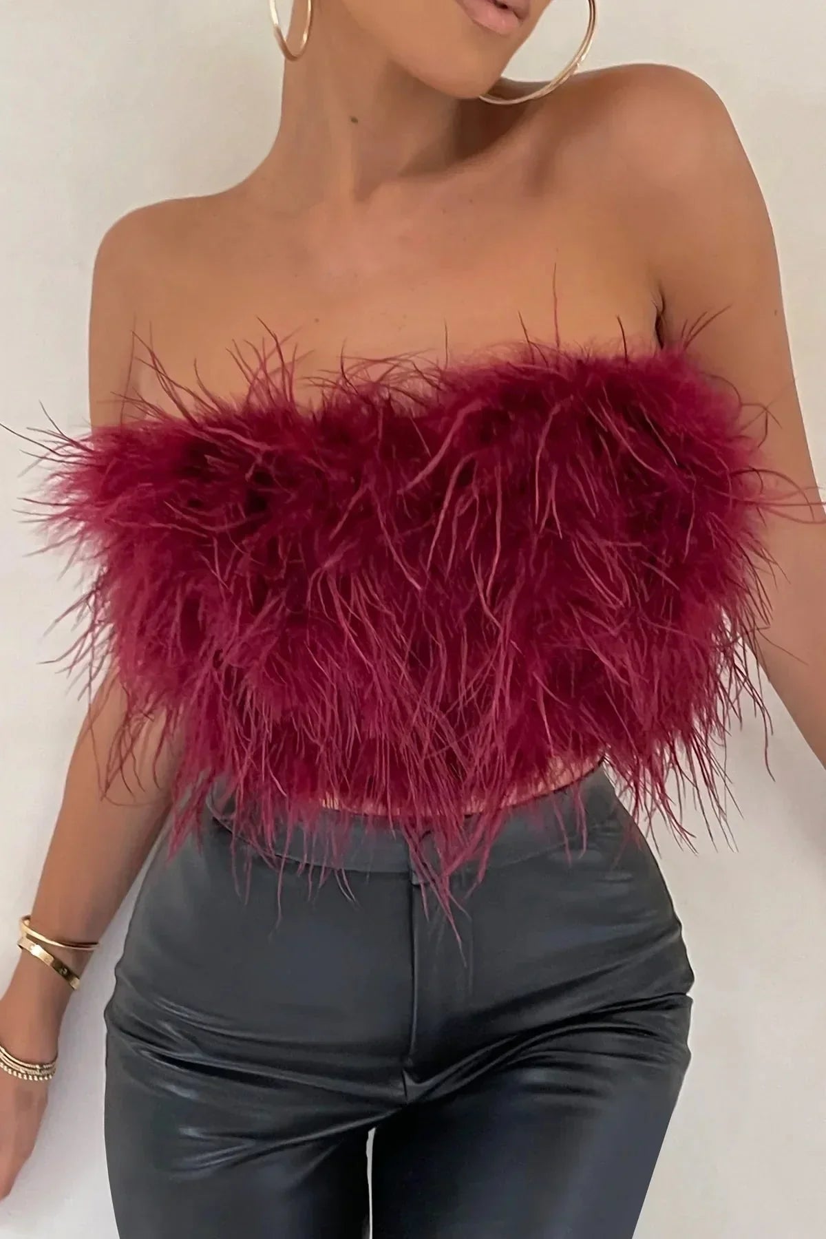Damen-Crop-Top mit Federdetail – Elegant und trendy für Partys