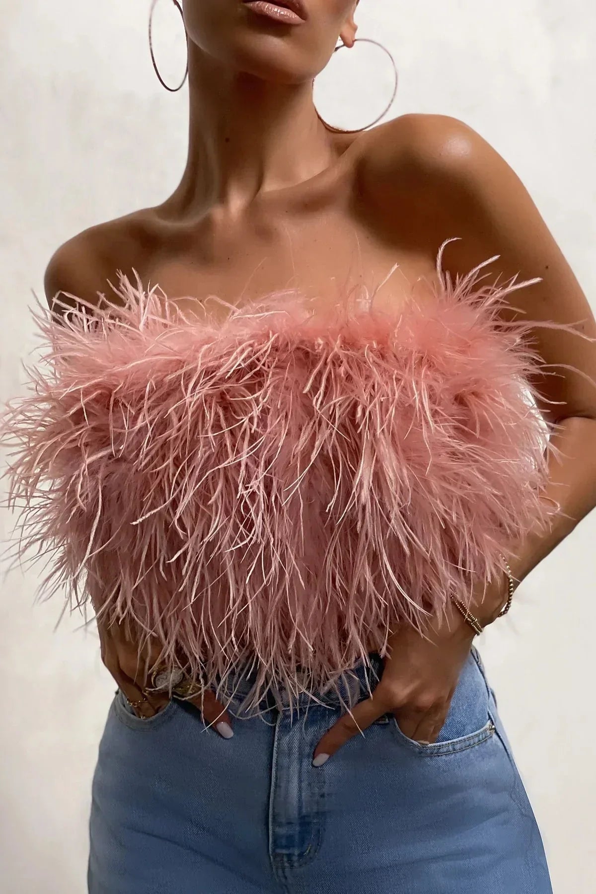 Damen-Crop-Top mit Federdetail – Elegant und trendy für Partys