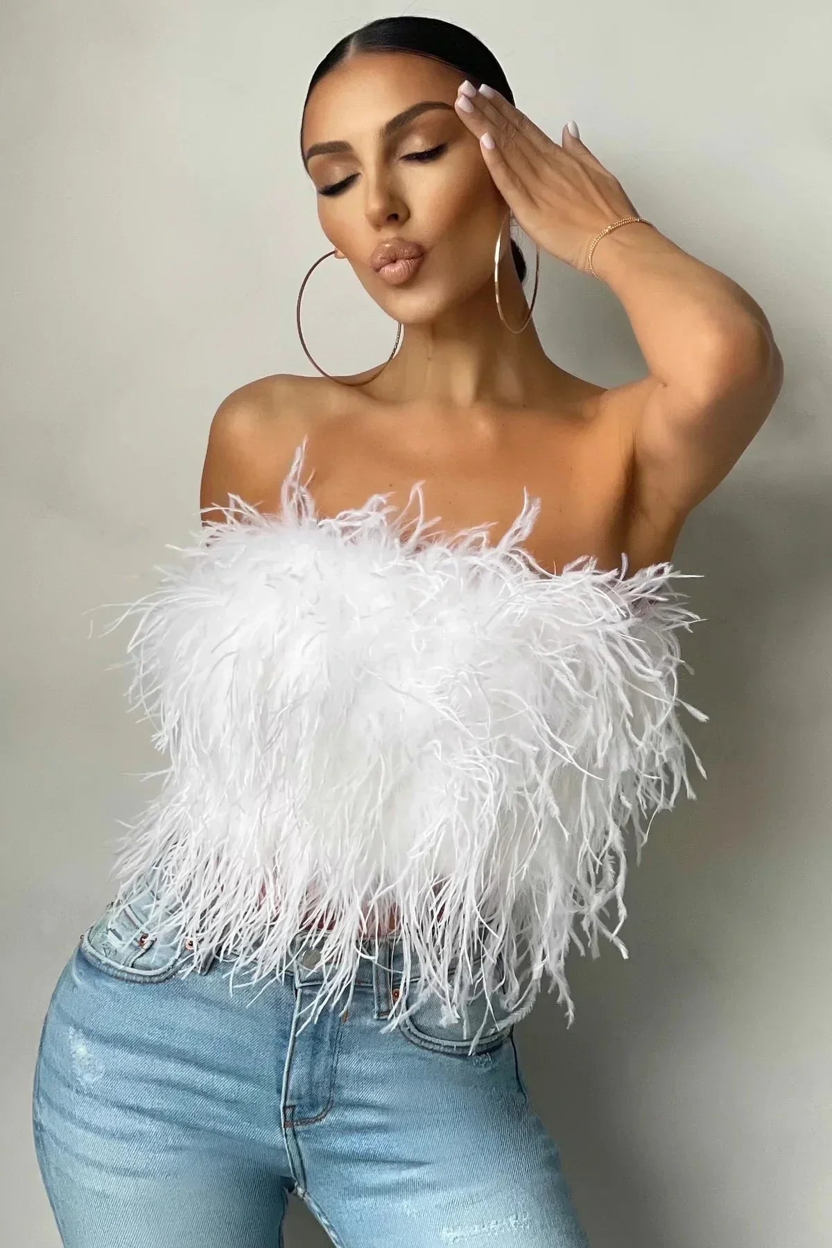Damen-Crop-Top mit Federdetail – Elegant und trendy für Partys