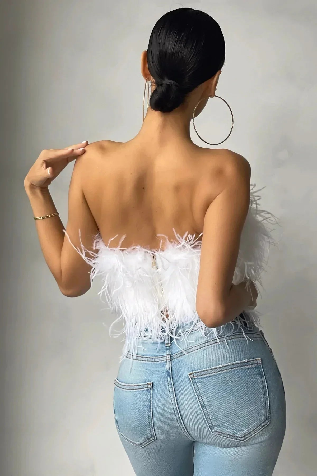 Damen-Crop-Top mit Federdetail – Elegant und trendy für Partys
