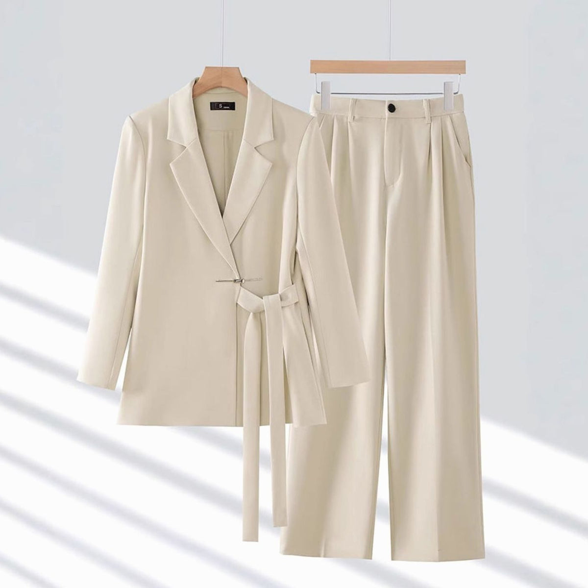 Damen-Hosenanzug mit tailliertem Bindegürtel-Blazer und Wide-Leg-Hose