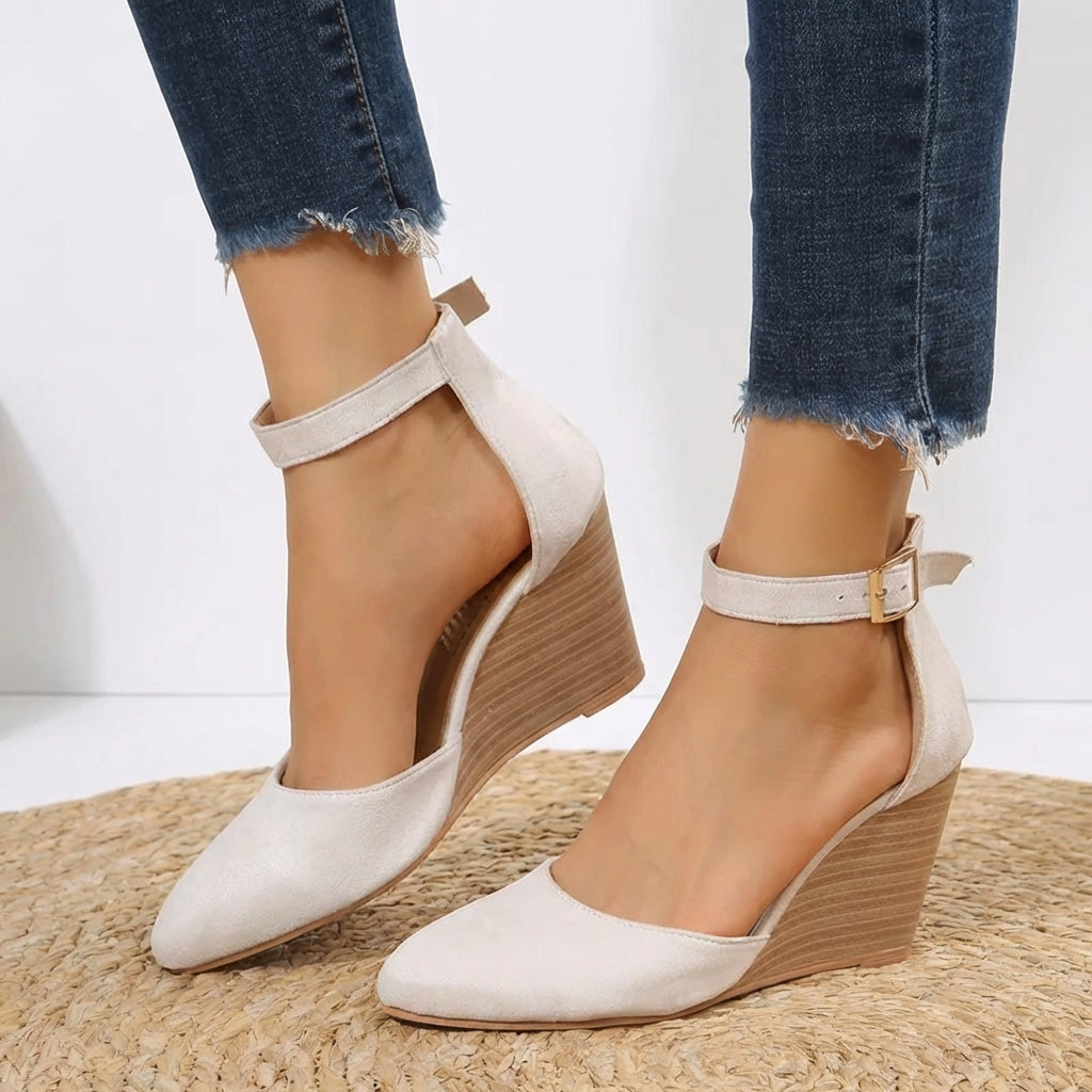 Damen-Keilabsatzschuhe mit spitzer Zehenkappe und Knöchelriemen – eleganter Komfort und raffinierte handwerkliche Verarbeitung