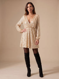 Damen-Minikleid in Wickeloptik mit goldenen Pailletten und langen Ärmeln für die Weihnachtsfeier