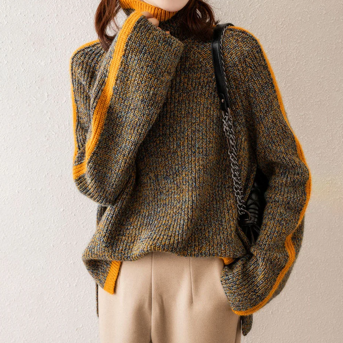 Damen-Rollkragenpullover mit gestreiften Ärmeln