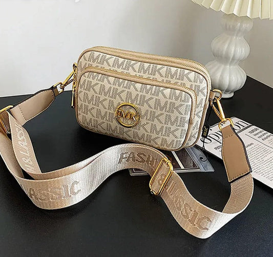 Damen-Schultertasche mit Monogramm und Kettendetail