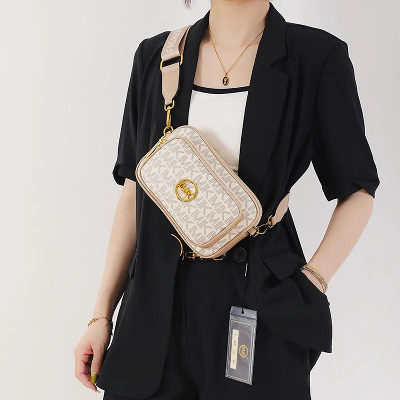 Damen-Schultertasche mit Monogramm und Kettendetail