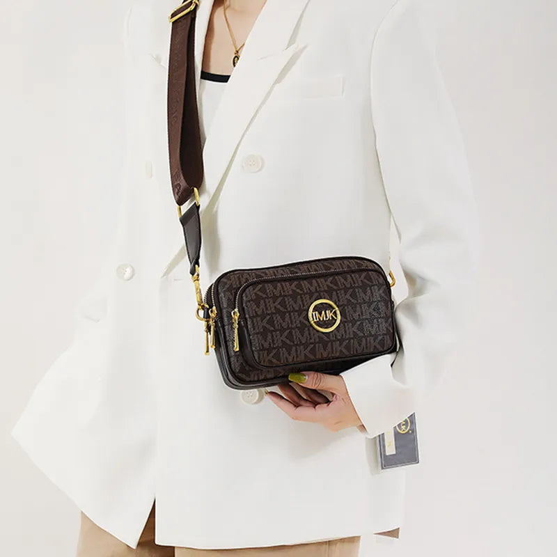 Damen-Schultertasche mit Monogramm und Kettendetail