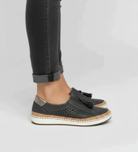 Damen-Slip-on-Loafer-Sneaker mit Perforation und Quasten